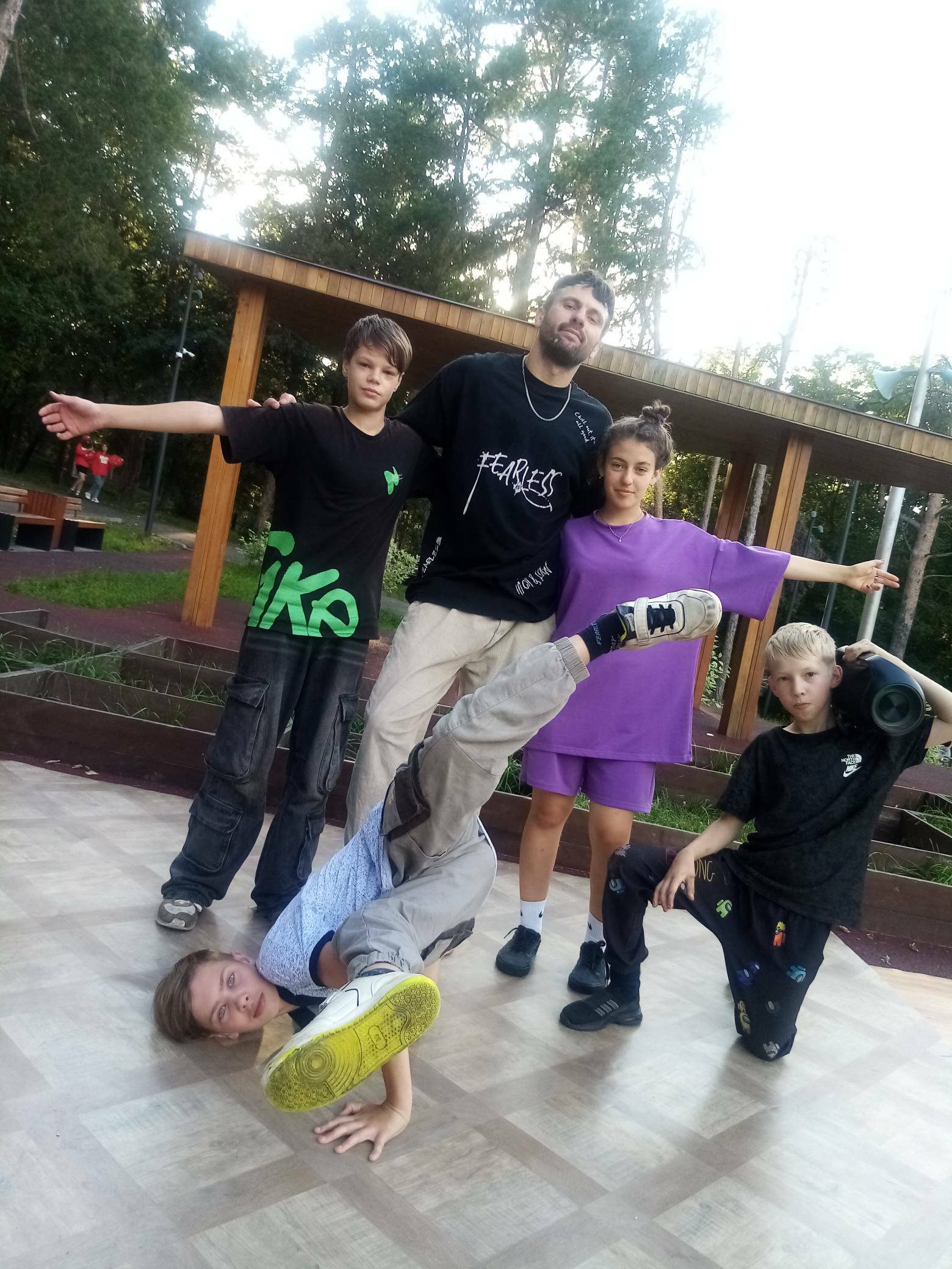 Мир, любовь, единство, веселье!