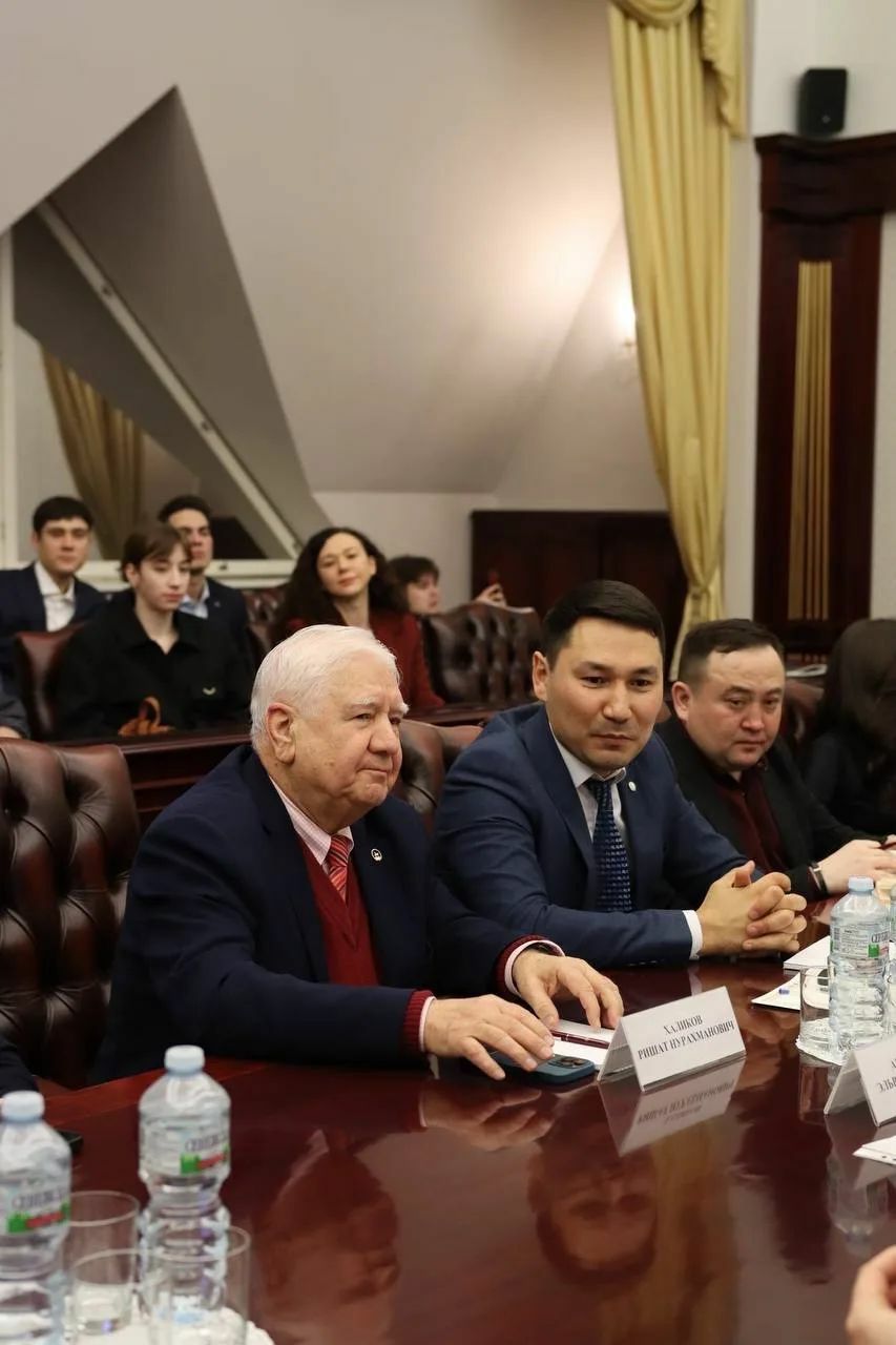 В Москве прошел открытый диалог студенческой молодежи с ведущими политиками