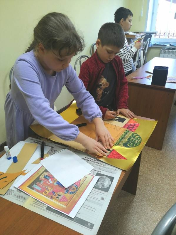 Дети рисуют святых