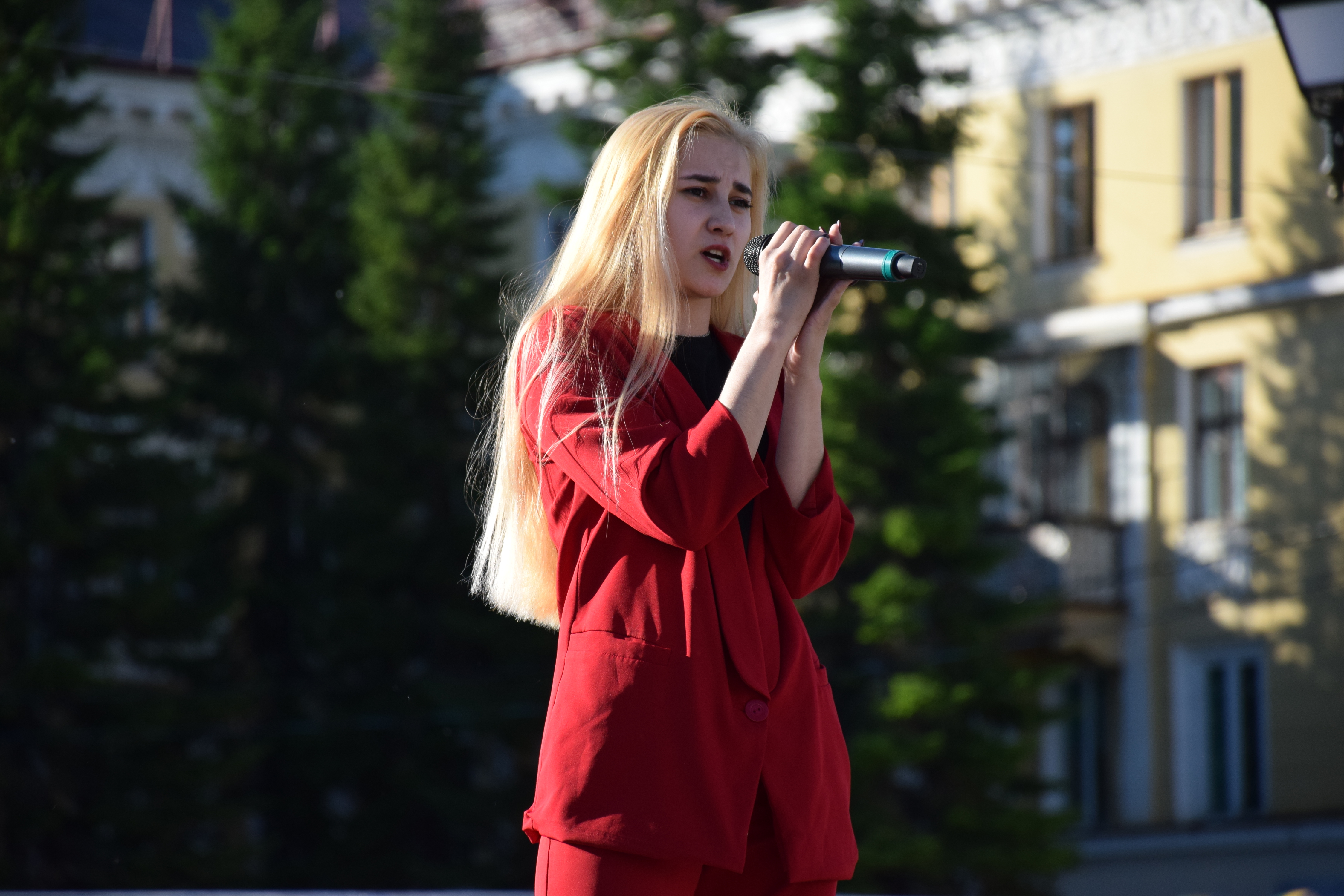 В Белорецке, на площади Металлургов, прошёл масштабный праздник, посвящённый Дню российской молодёжи