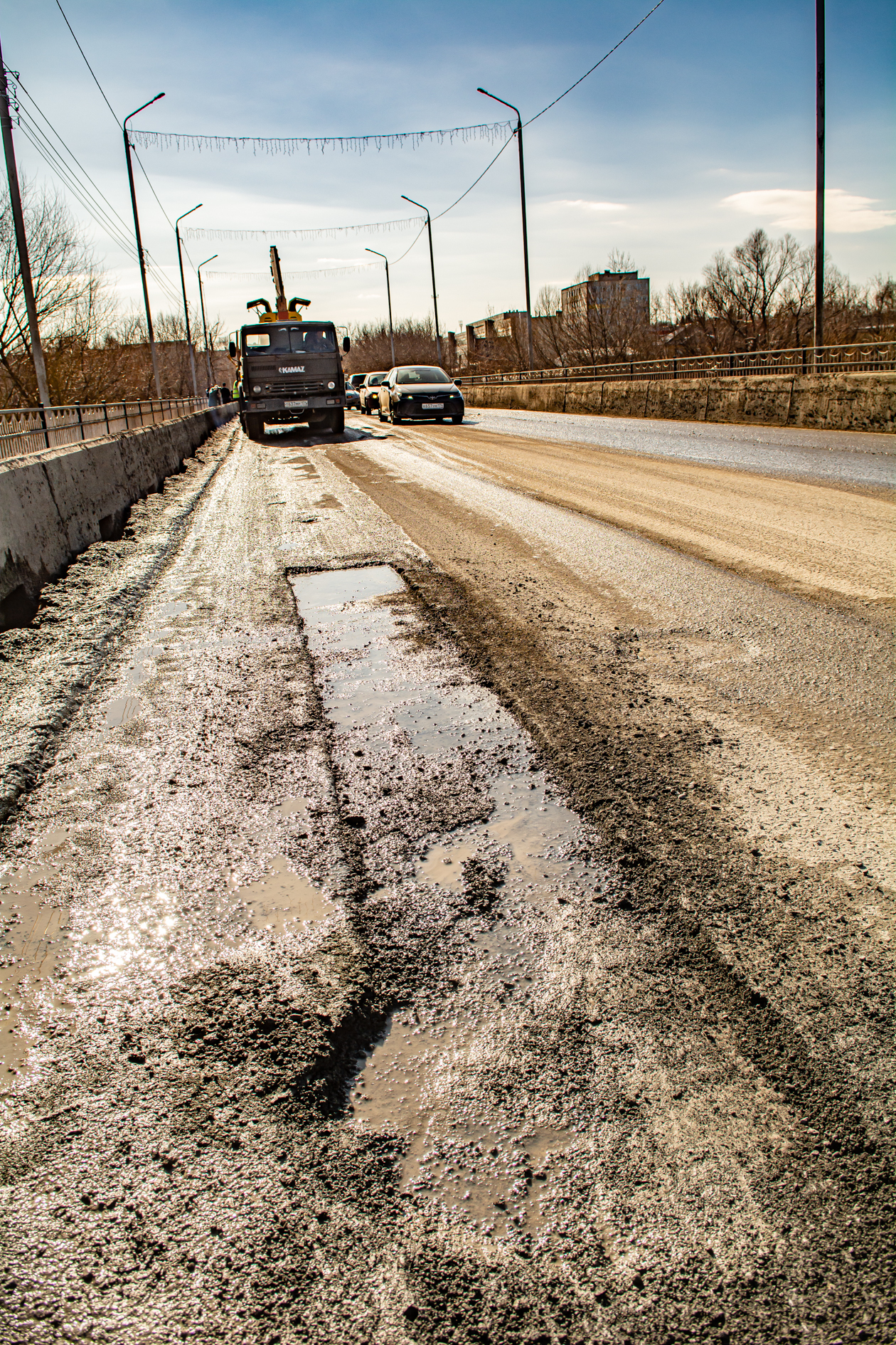 Про ямочный ремонт и то,  что из трубы течёт