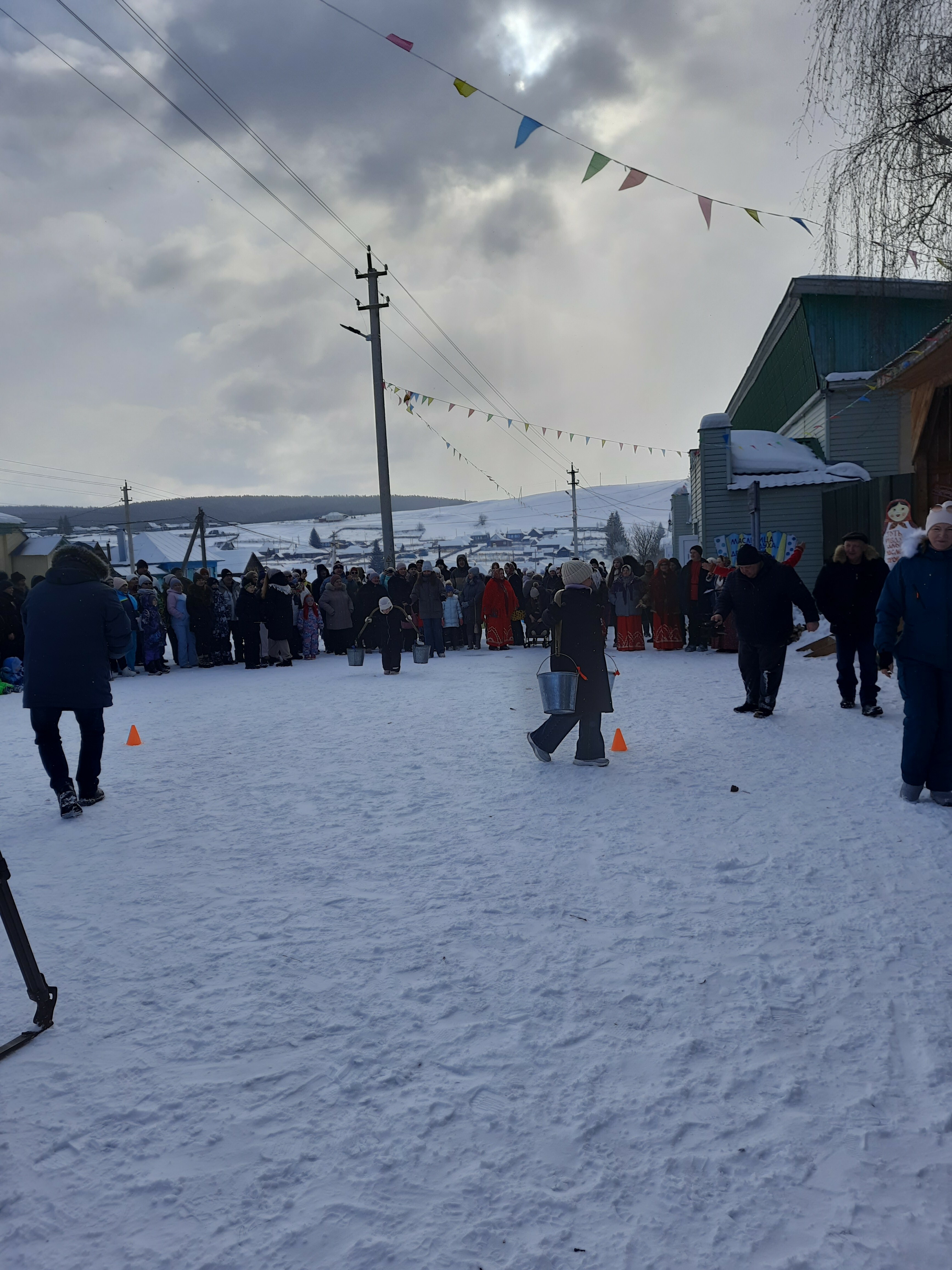 «Масленица идёт – блины да мёд несёт!»