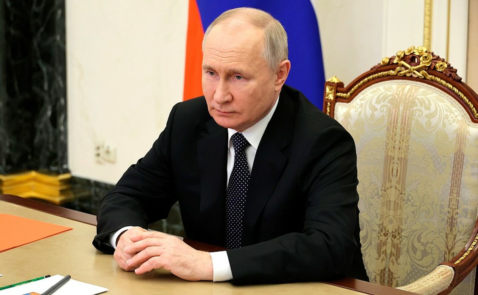 Владимир Путин поздравил российских военных с освобождением Артёмовска