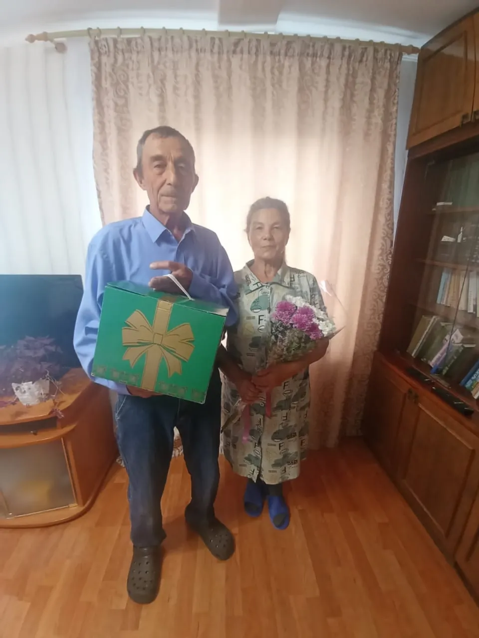 Там живёт дружный народ