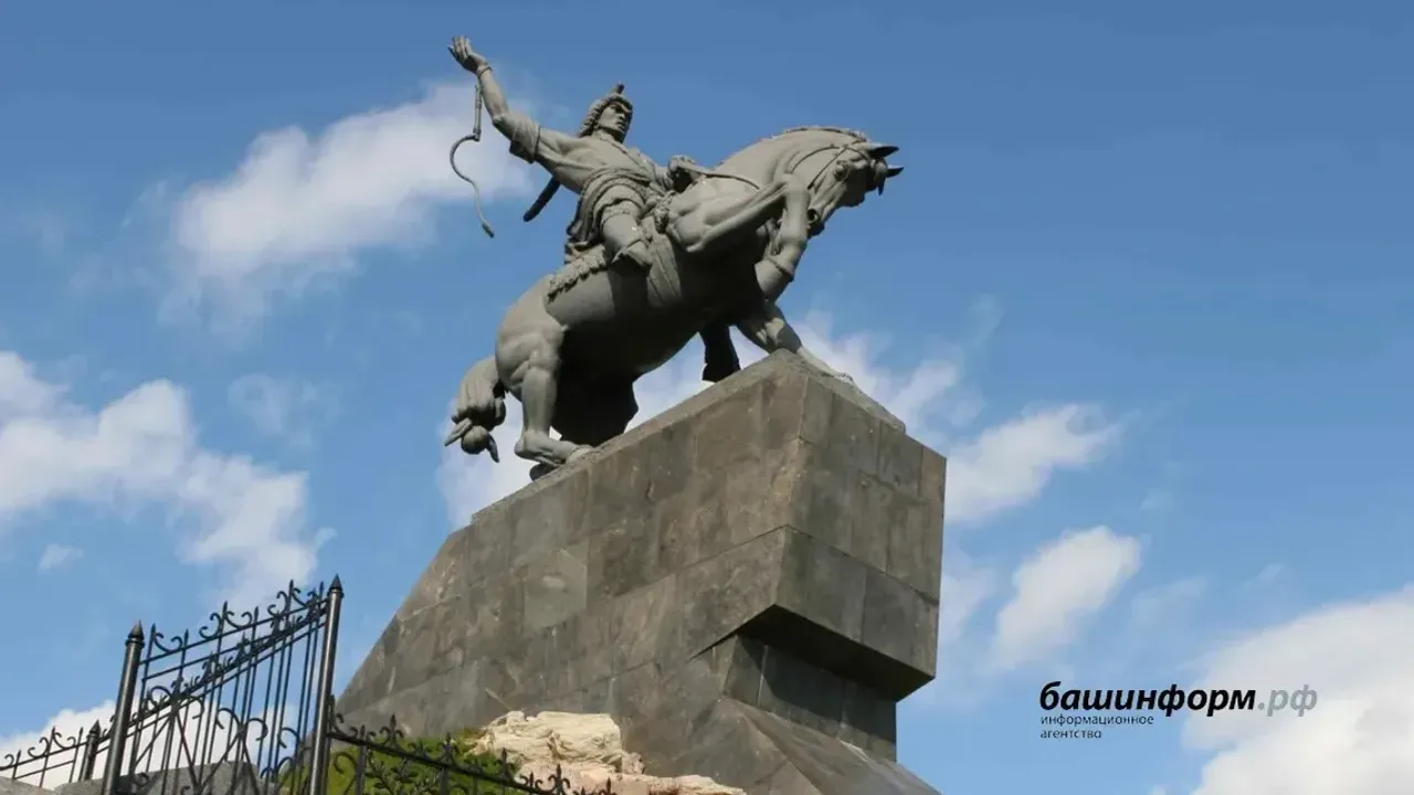 В Уфе прошло заседание Наблюдательного совета по воссозданию памятника герою
