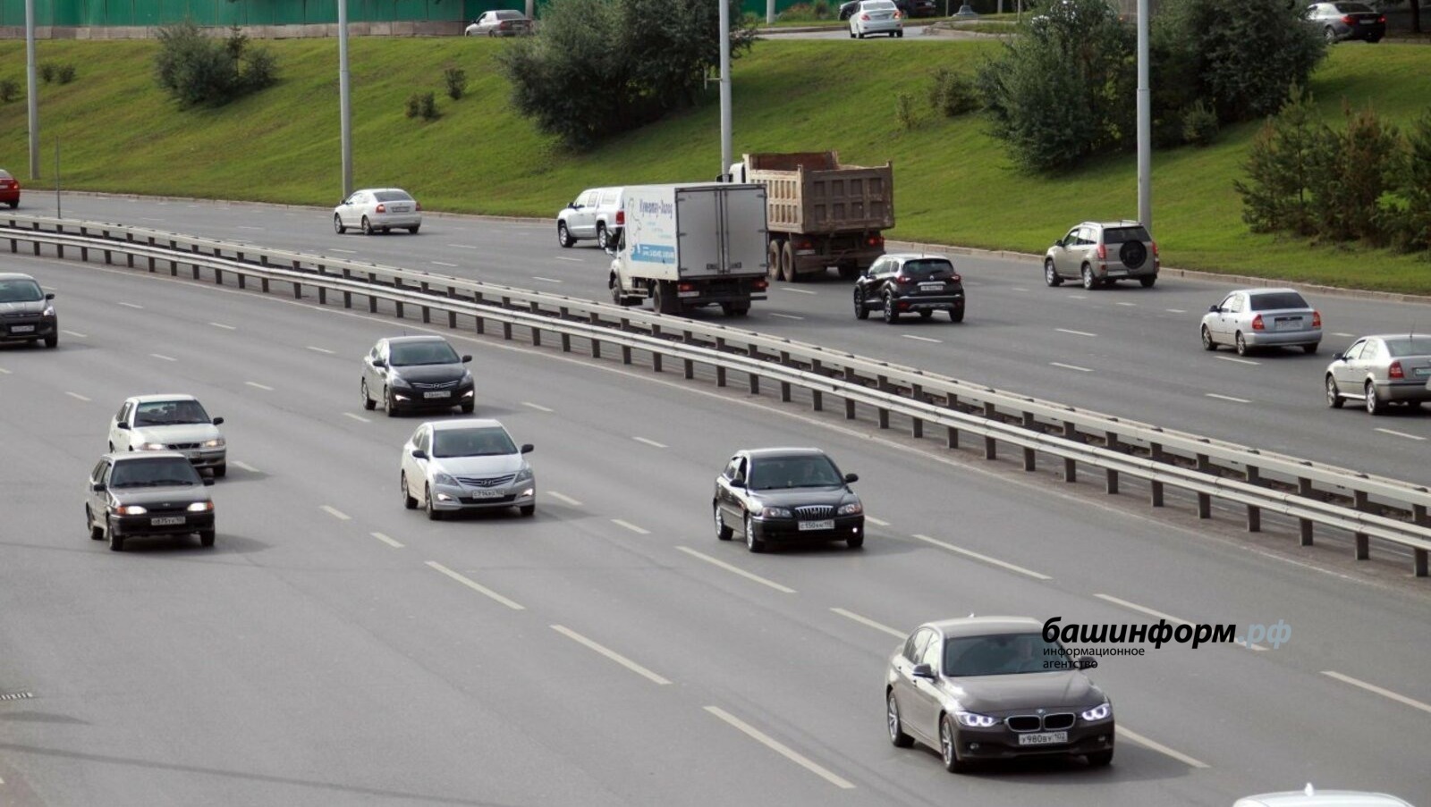 Радий Хабиров подписал закон о продлении льгот по транспортному налогу
