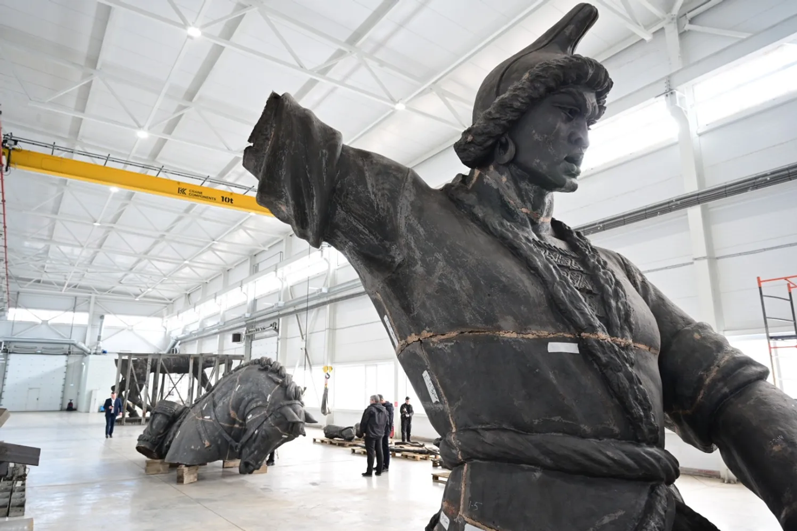 С ходом реставрации памятника Салавату Юлаеву ознакомился Глава Башкирии