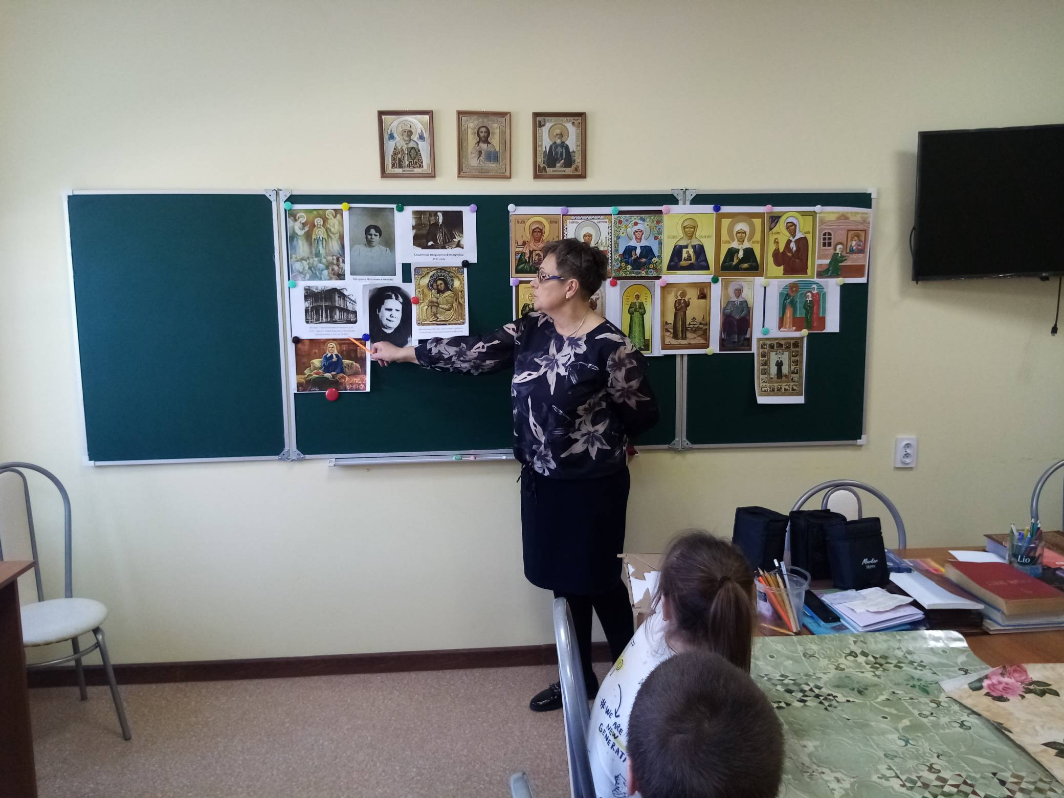 Дети рисуют святых