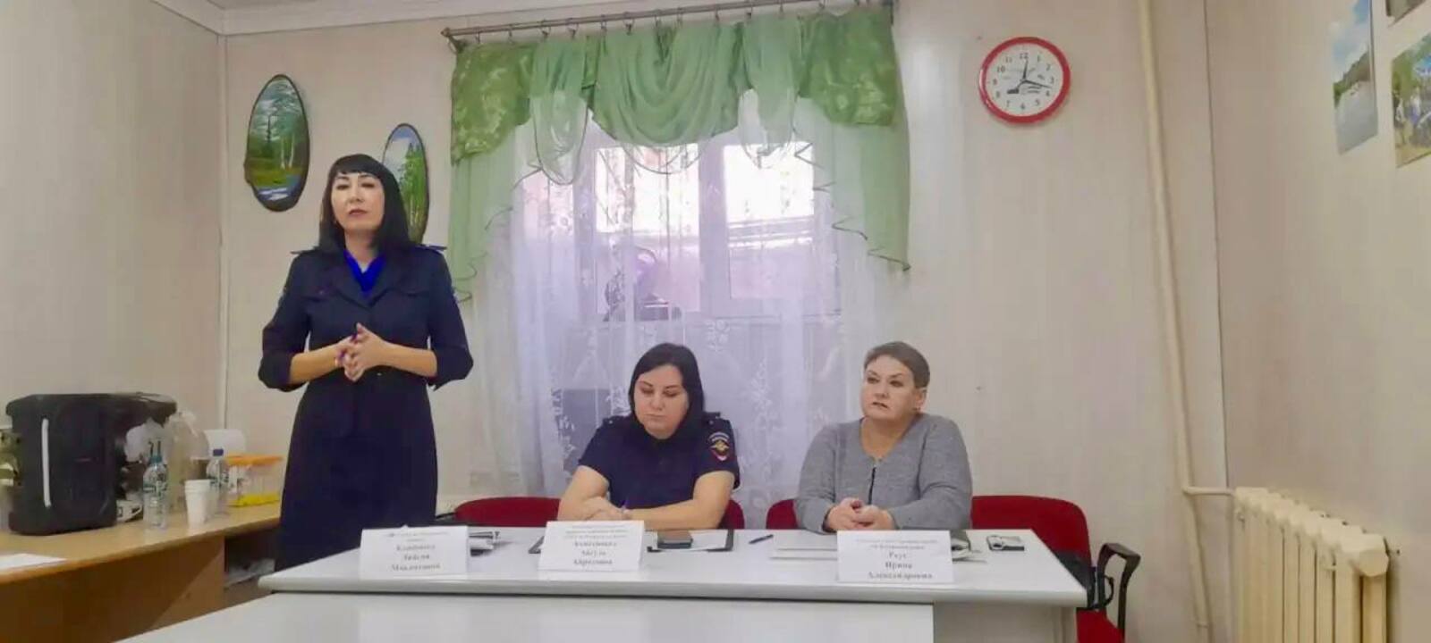 Работают с населением