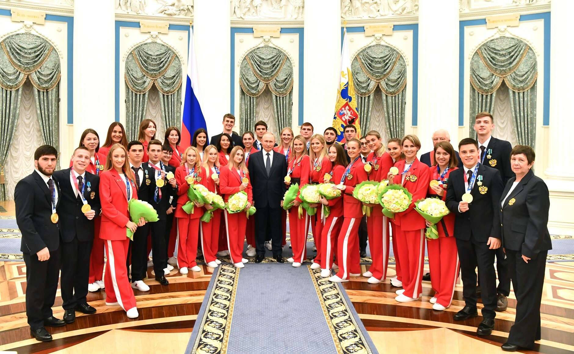 Владимир Путин вручил государственные награды победителям Игр XXXII Олимпиады в Токио