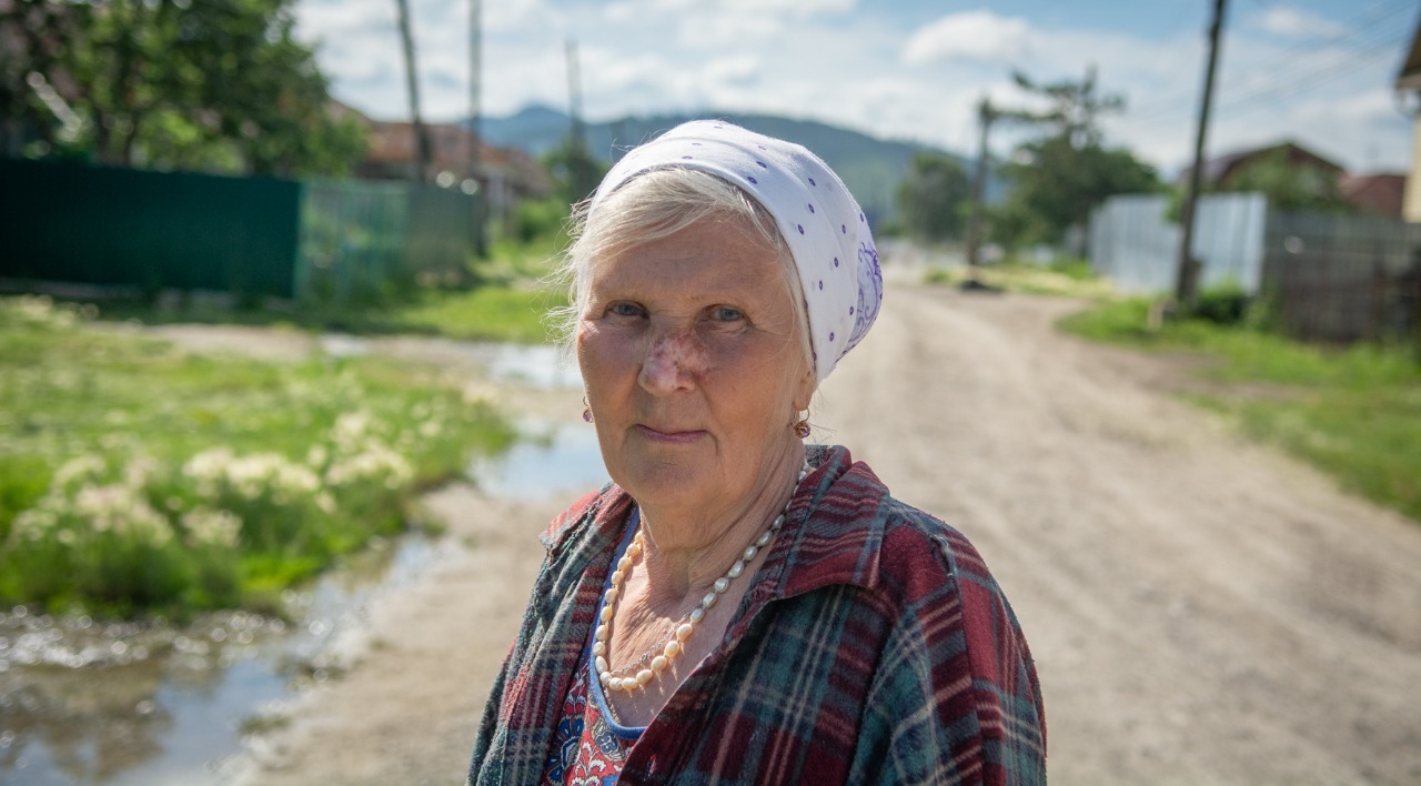Жительница Белорецкого района борется с утечкой водопровода