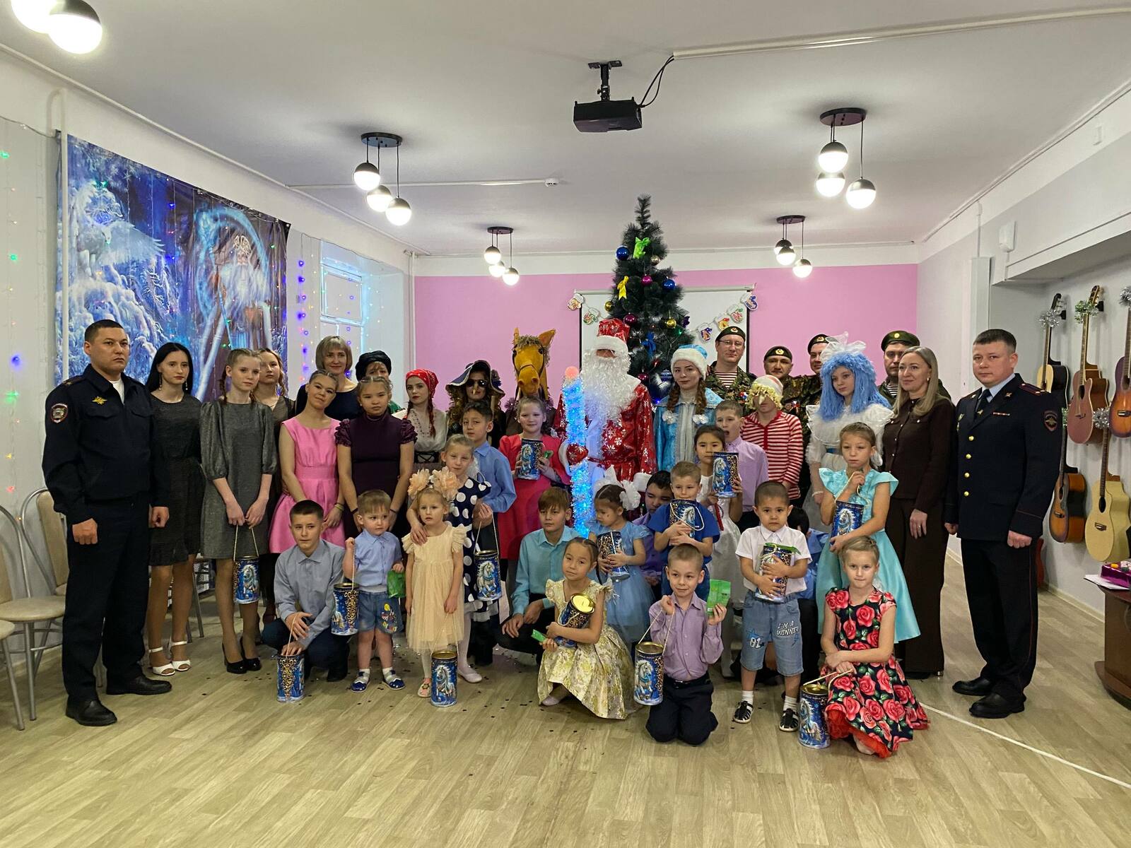 «Полицейский Дед мороз»: праздник добра прошел в Белорецке