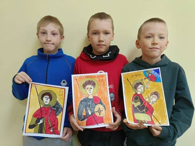 Дети рисуют святых