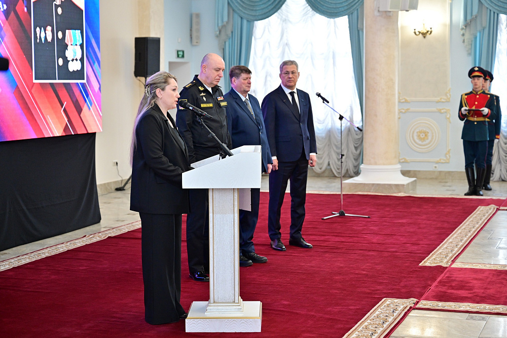 Приняли Звезду Героя России