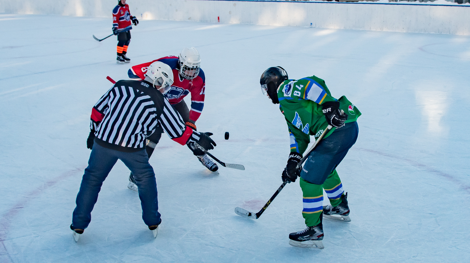 Соревнования в зале и на льду