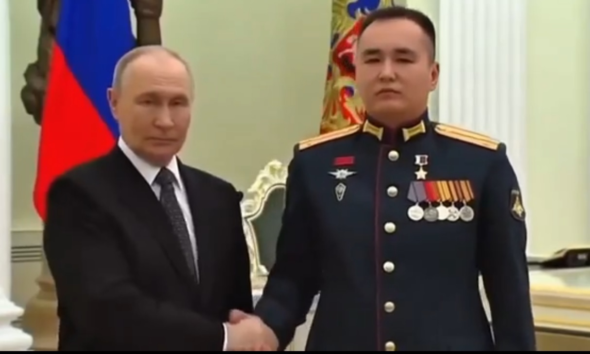 Уроженец Башкирии получил медаль Героя России из рук Владимира Путина