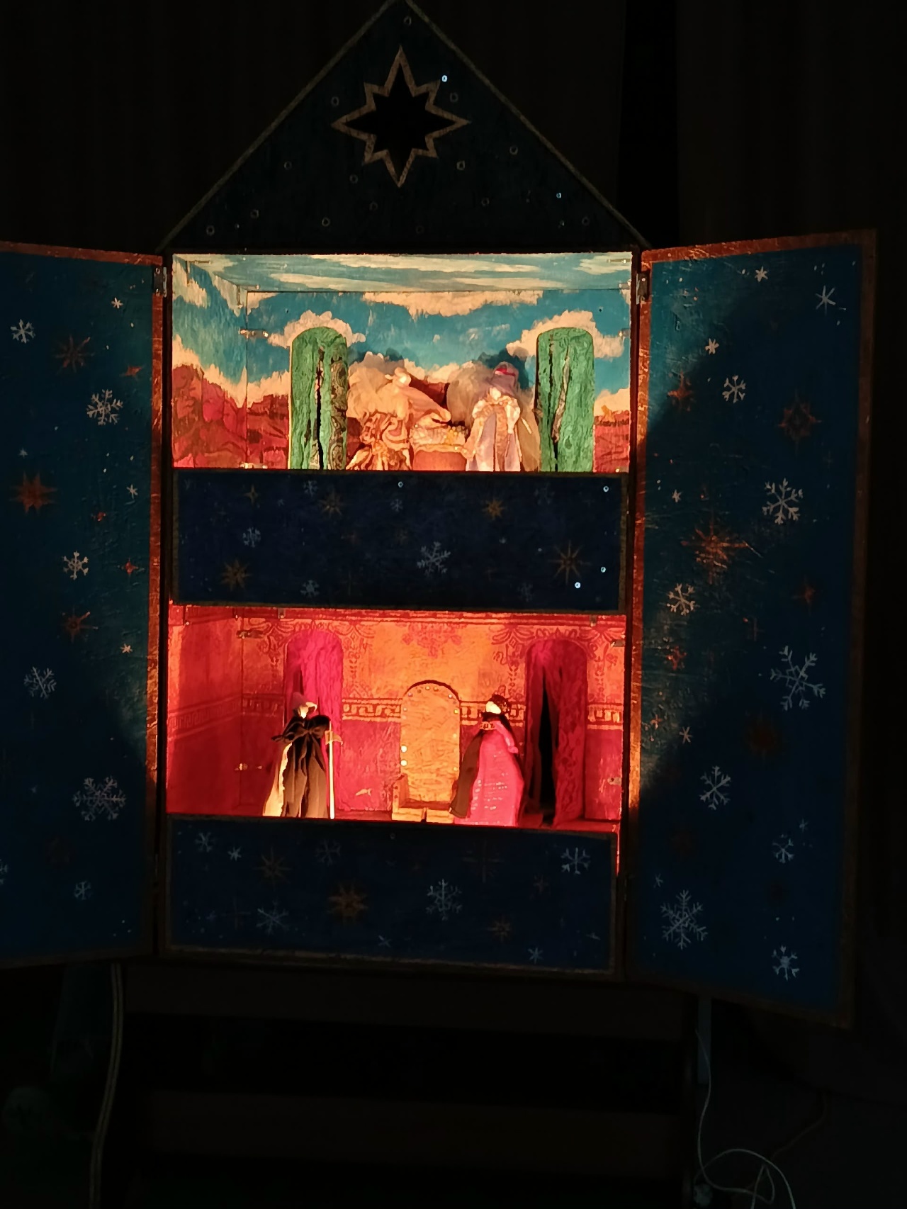 Семейный театр в вертепе