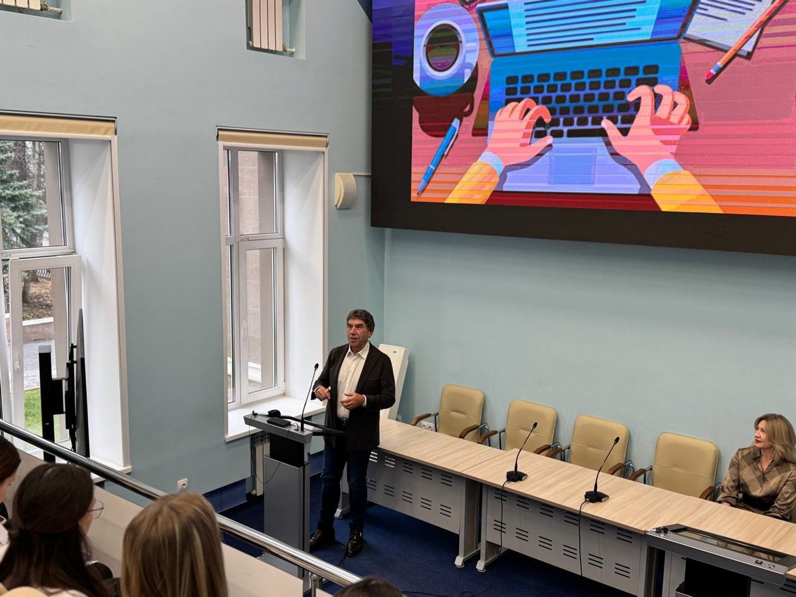 Резидента Межвузовского кампуса Уфы посетил ученый Жан де ла Розетт