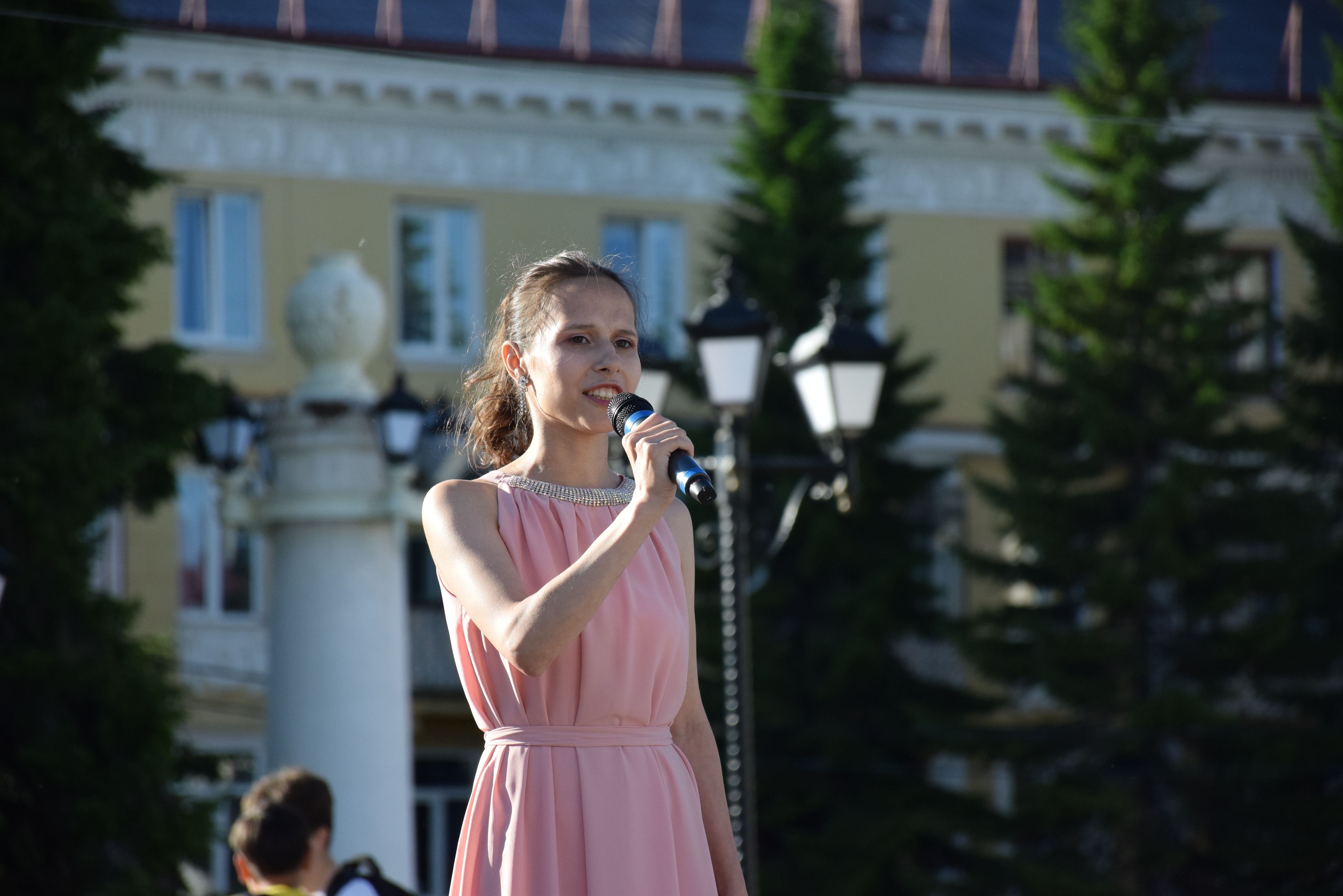 В Белорецке, на площади Металлургов, прошёл масштабный праздник, посвящённый Дню российской молодёжи