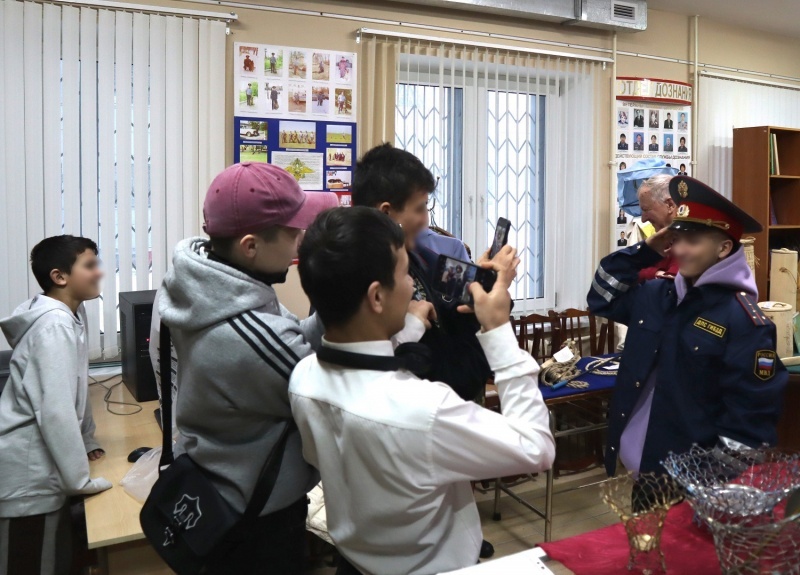 В Отделе МВД России по Белорецкому району в гостях побывали волонтёры Молодёжного центра досуга