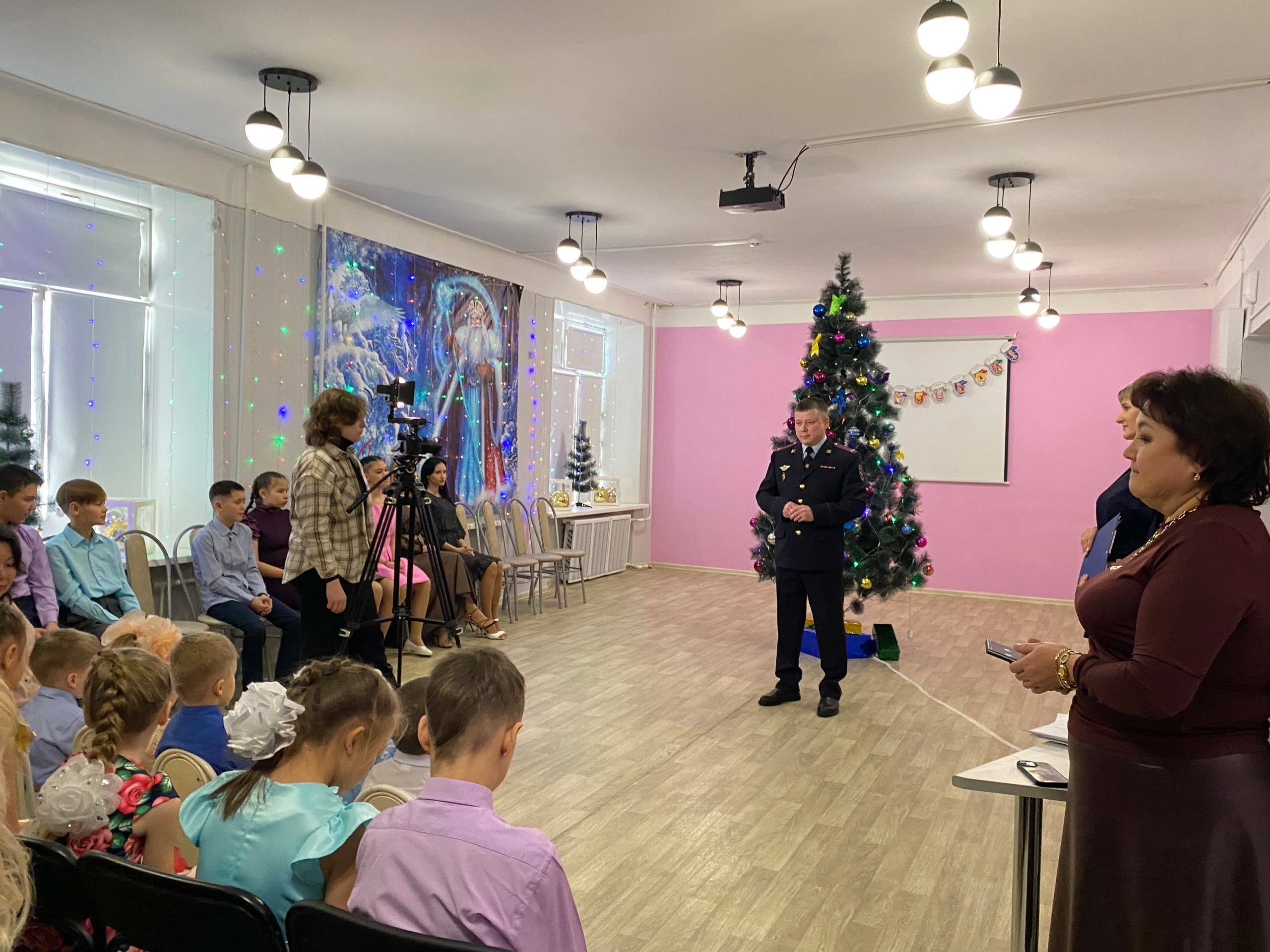 «Полицейский Дед мороз»: праздник добра прошел в Белорецке