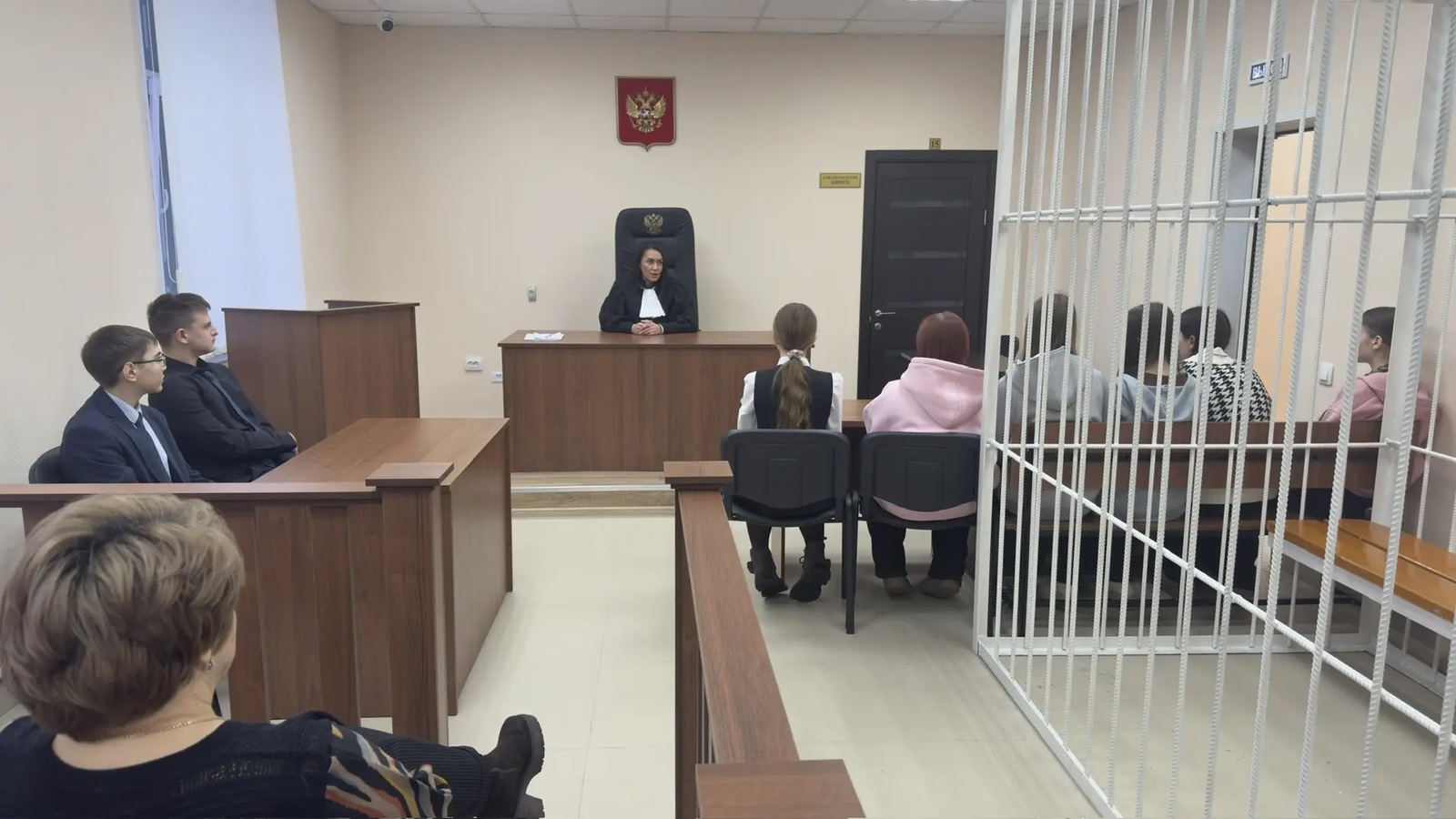 Быть осведомлёнными и знать законы