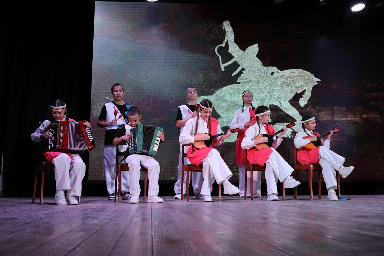 Весёлый фестиваль единства школьников