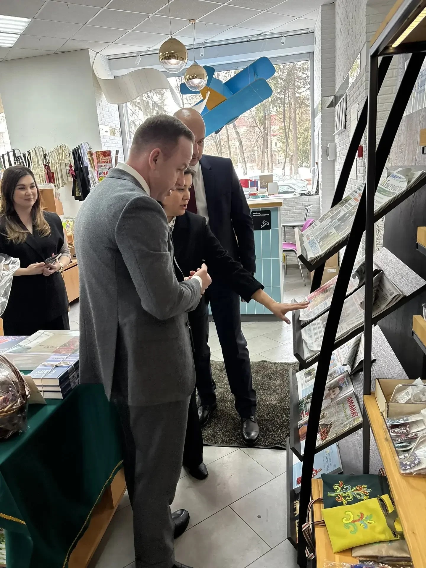 Зампредседателя Правительства Челябинской области посетил магазин "Китап"