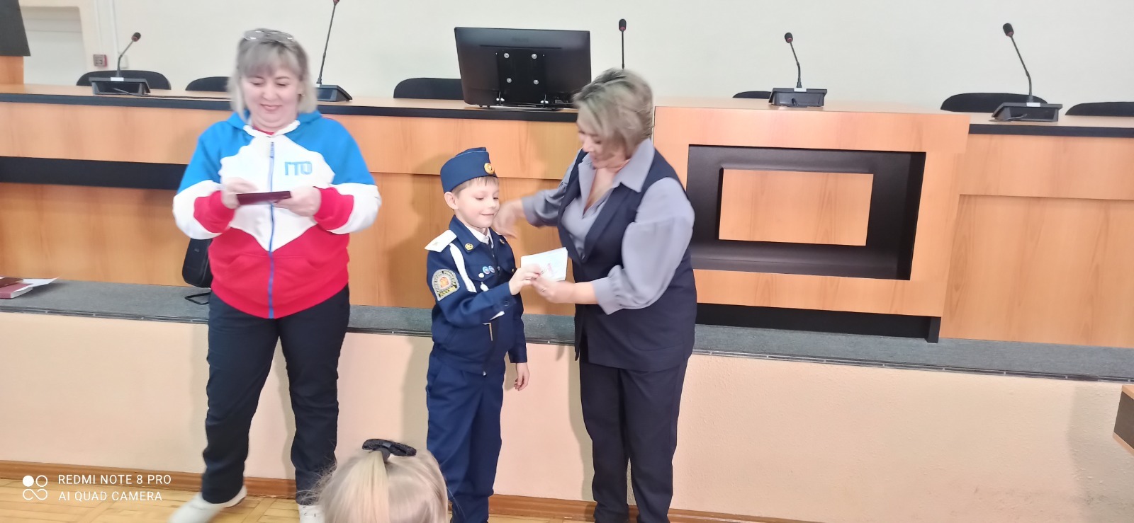 Наталья Аксенова "Белорецкий рабочий" Зульфия Галиянова вручает золотой знак ГТО