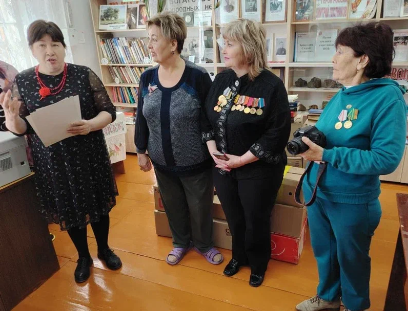 Тёплая встреча, а книги - в подарок