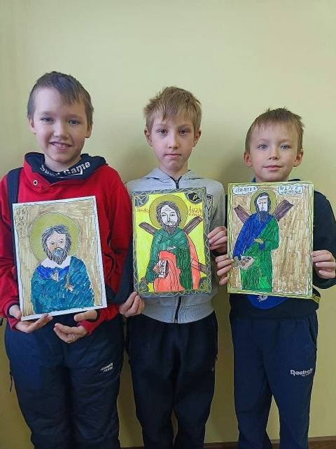Дети рисуют святых