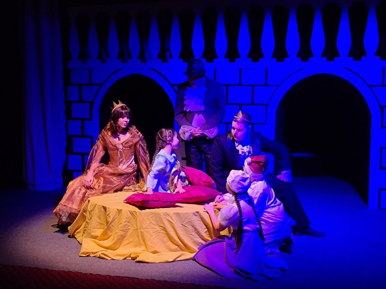 Радость и чудеса  в «Дефиците»