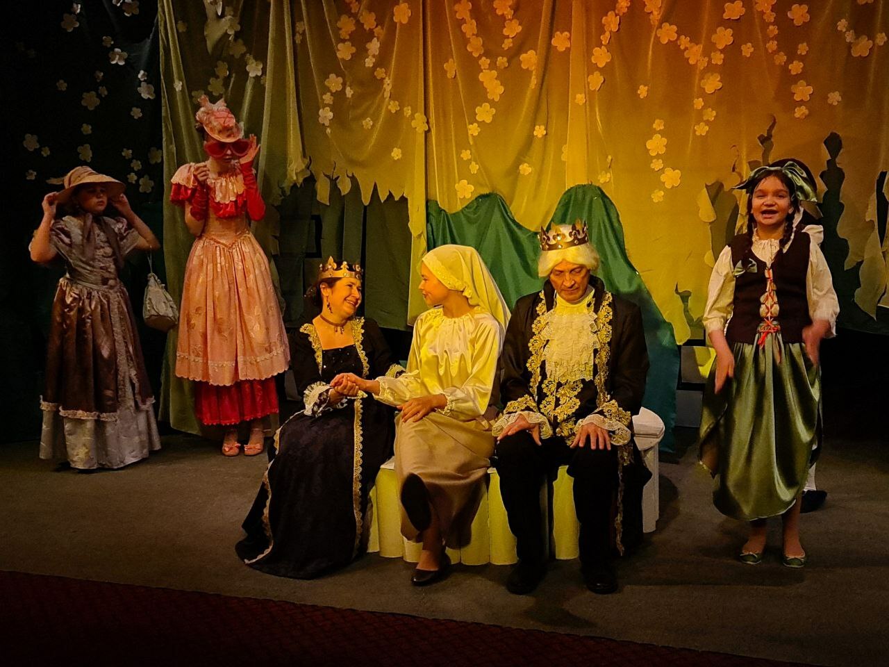 Радость и чудеса  в «Дефиците»