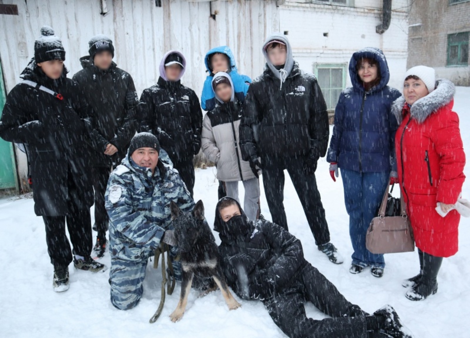 В Отделе МВД России по Белорецкому району в гостях побывали волонтёры Молодёжного центра досуга