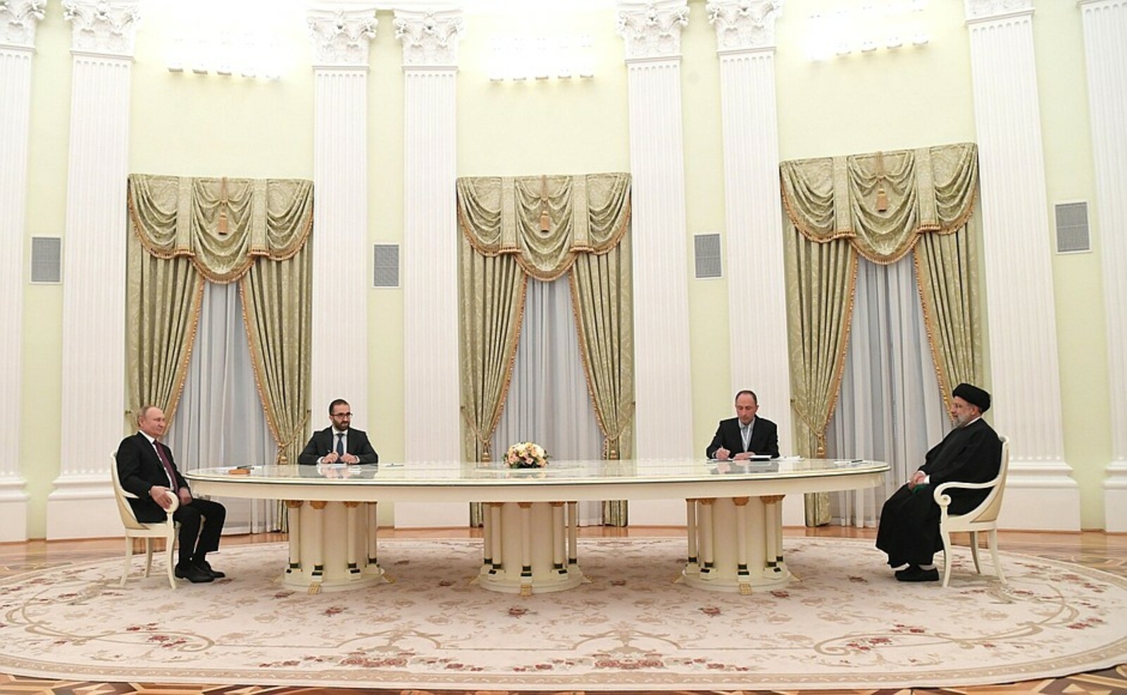 В Кремле состоялись переговоры Владимира Путина с Президентом Исламской Республики Иран Сейедом Эбрахимом Раиси