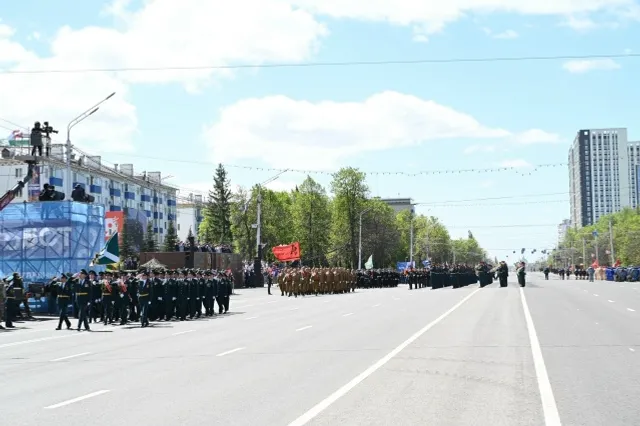 В столице Башкирии 9 мая состоялся парад военнослужащих