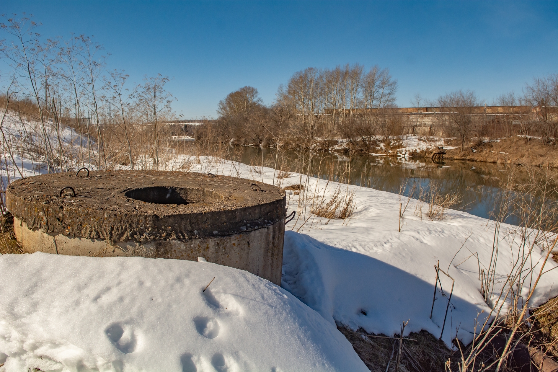 Про ямочный ремонт и то,  что из трубы течёт