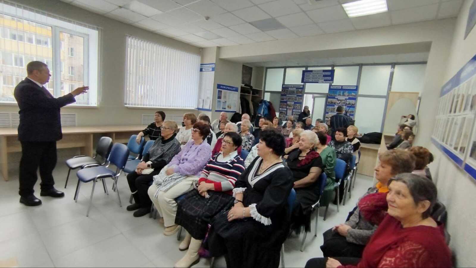 Наградили серебряных волонтёров