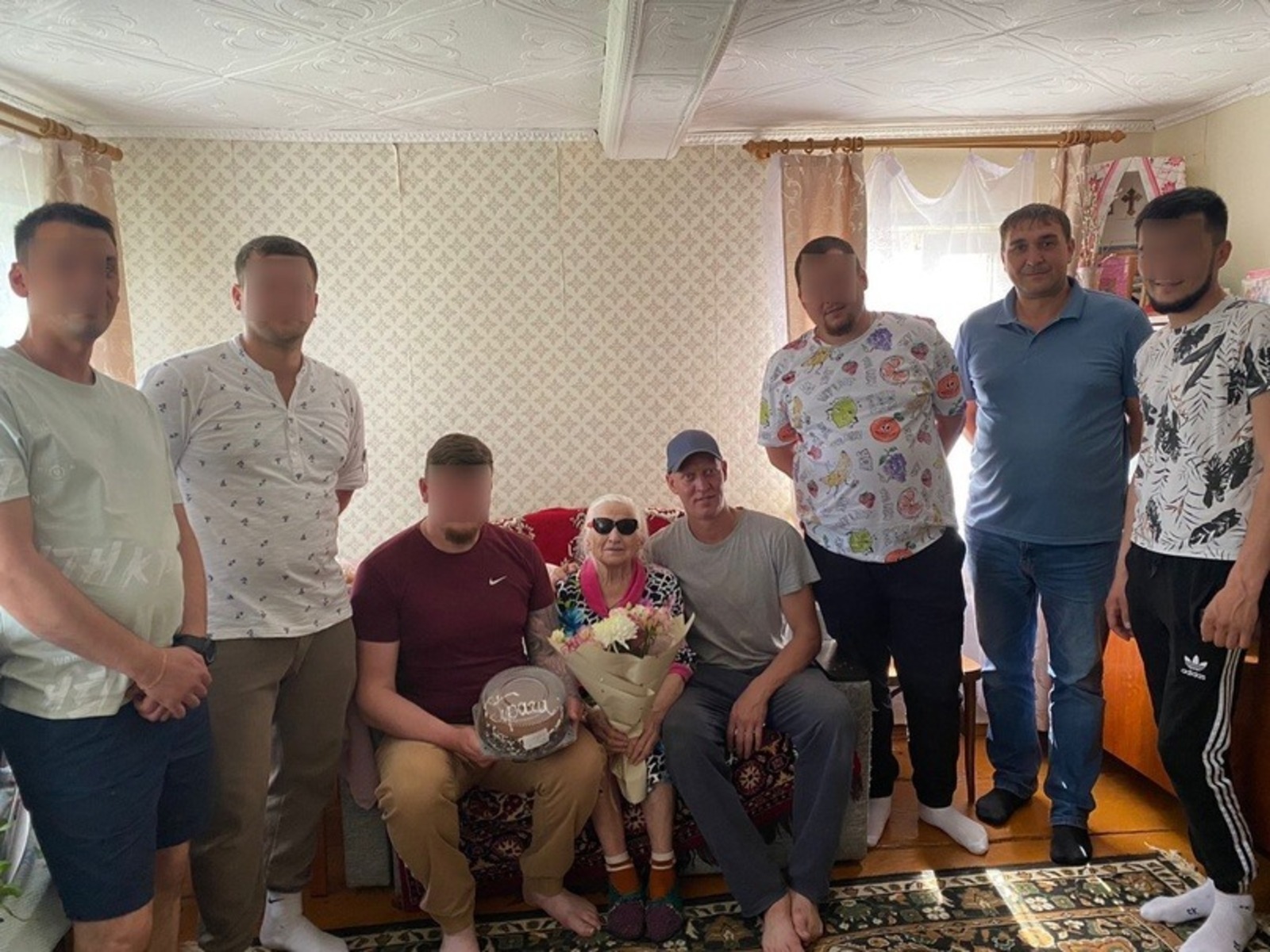 Бойцы из Башкирии навестили пенсионерку, отправившую им свой автомобиль УАЗ