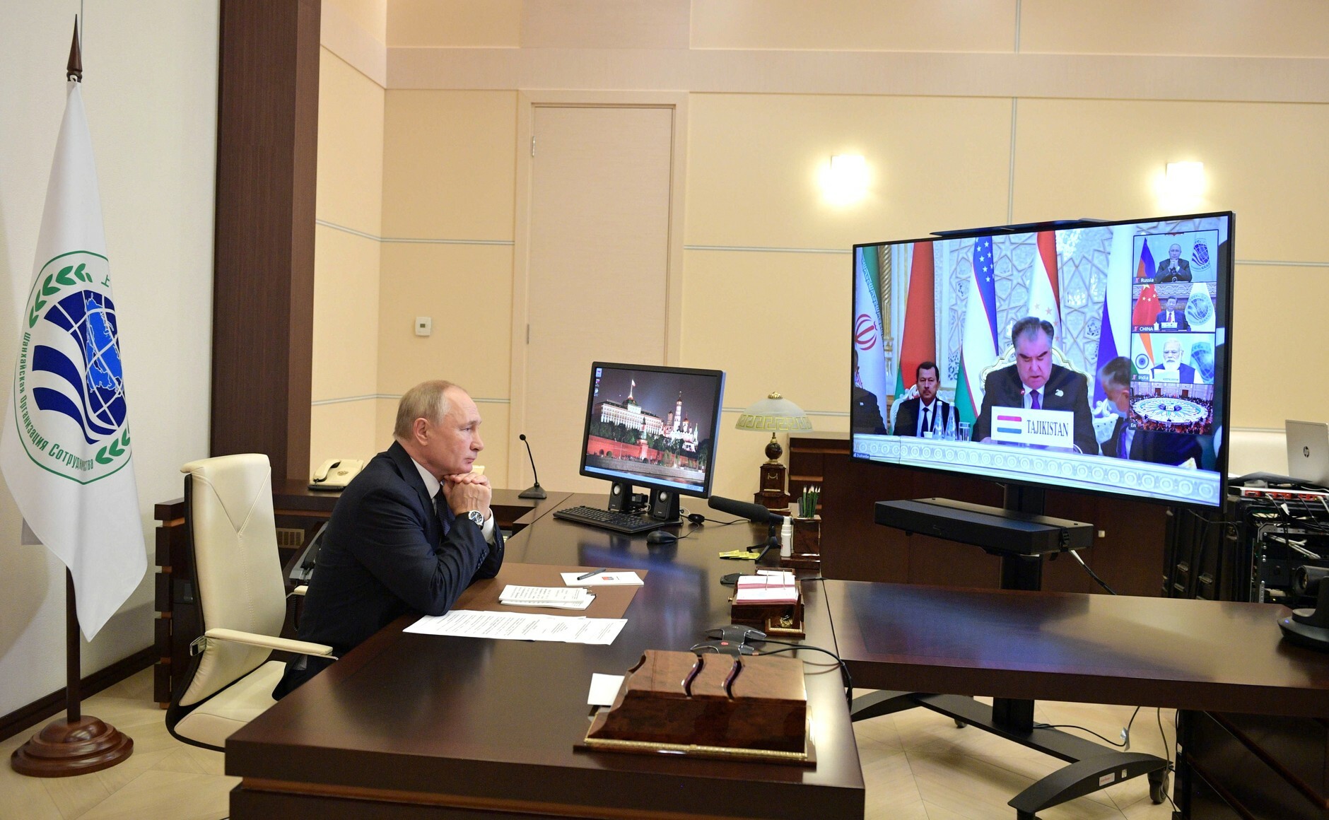 Владимир Путин принял участие в заседании Совета глав государств
