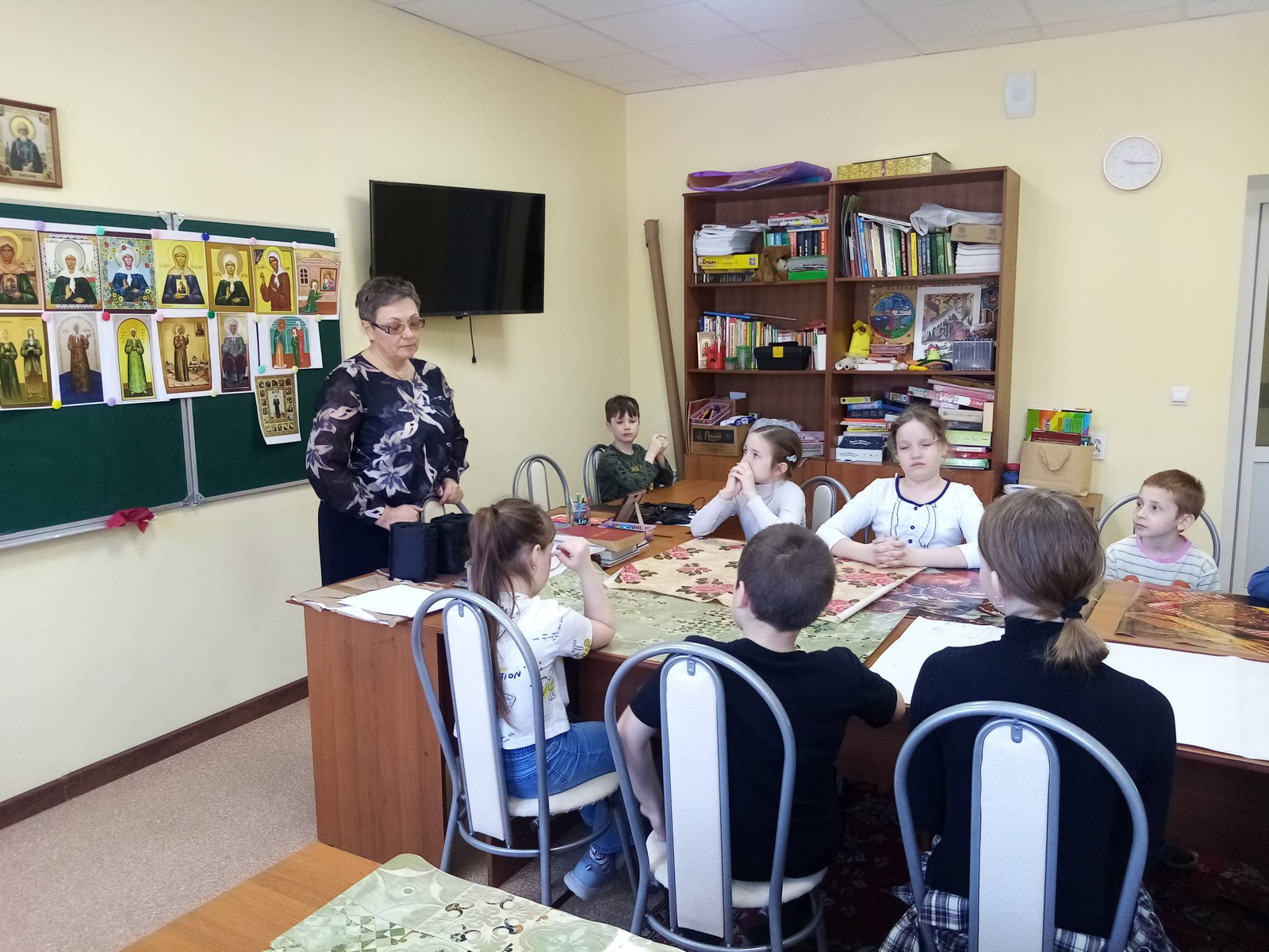 Дети рисуют святых