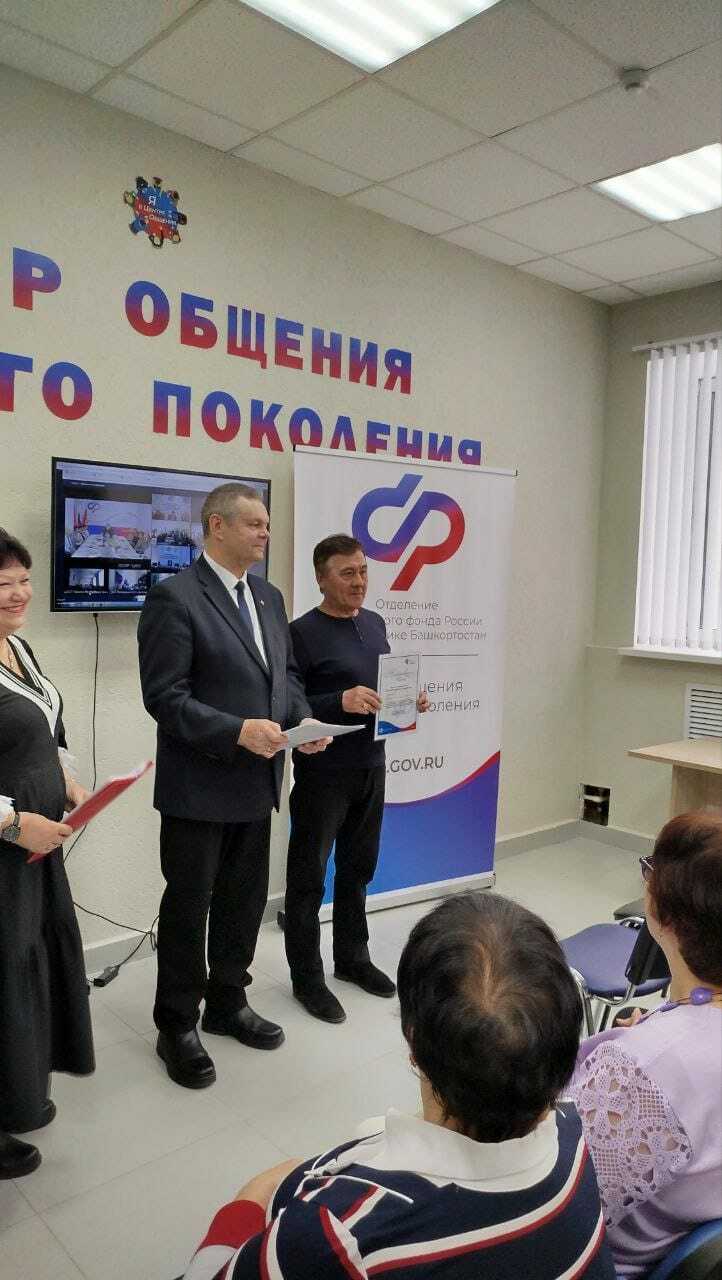 Наградили серебряных волонтёров