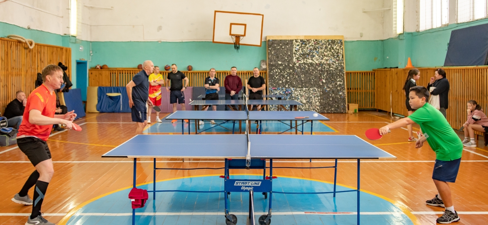 Соревнования в зале и на льду